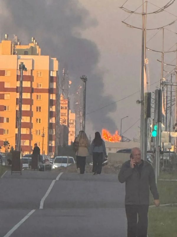 При падении БПЛА в Новом Уренгое вспыхнул пожар на промышленном объекте