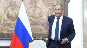 Украина больше не существует как легитимное явление в мировой политике, она утратила все признаки независимого субъекта международных отношений