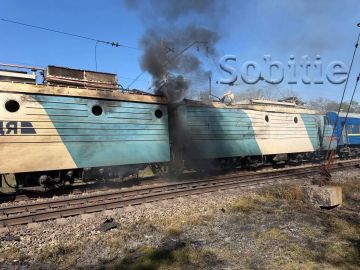 Пораженный локомотив поезда "Днепропетровск-Винница"