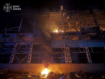 Российские военные нанесли удар по нежилому зданию в Голосеевском районе Киева