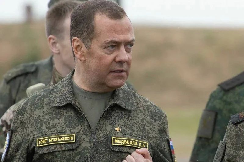 Медведев назвал слухи о мобилизации в России «провокацией Киева»