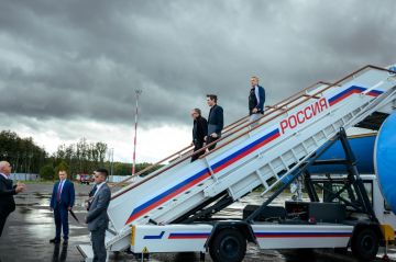 На сайте Белого дома опубликовали фотографии по итогам поездок спецпосланника президента США Стива Уиткоффа и зятя американского лидера Джареда Кушнера в Россию и на Украину