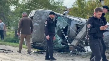 Ой, а что случилось?. На Волыни водитель подрезал автомобиль ТЦК, изза чего тот врезался в столб