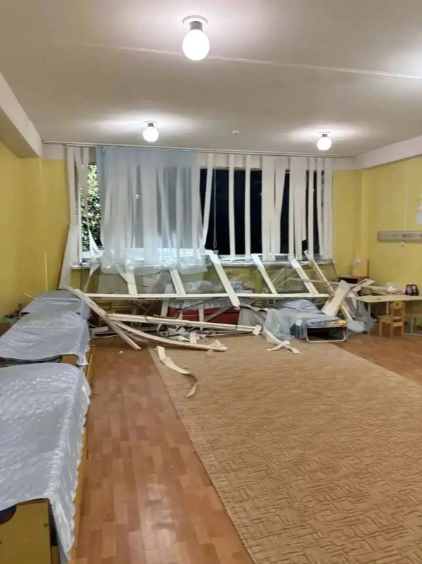 Кадры последствий ночной атаки на Орел Кадры последствий ночной атаки на Орел