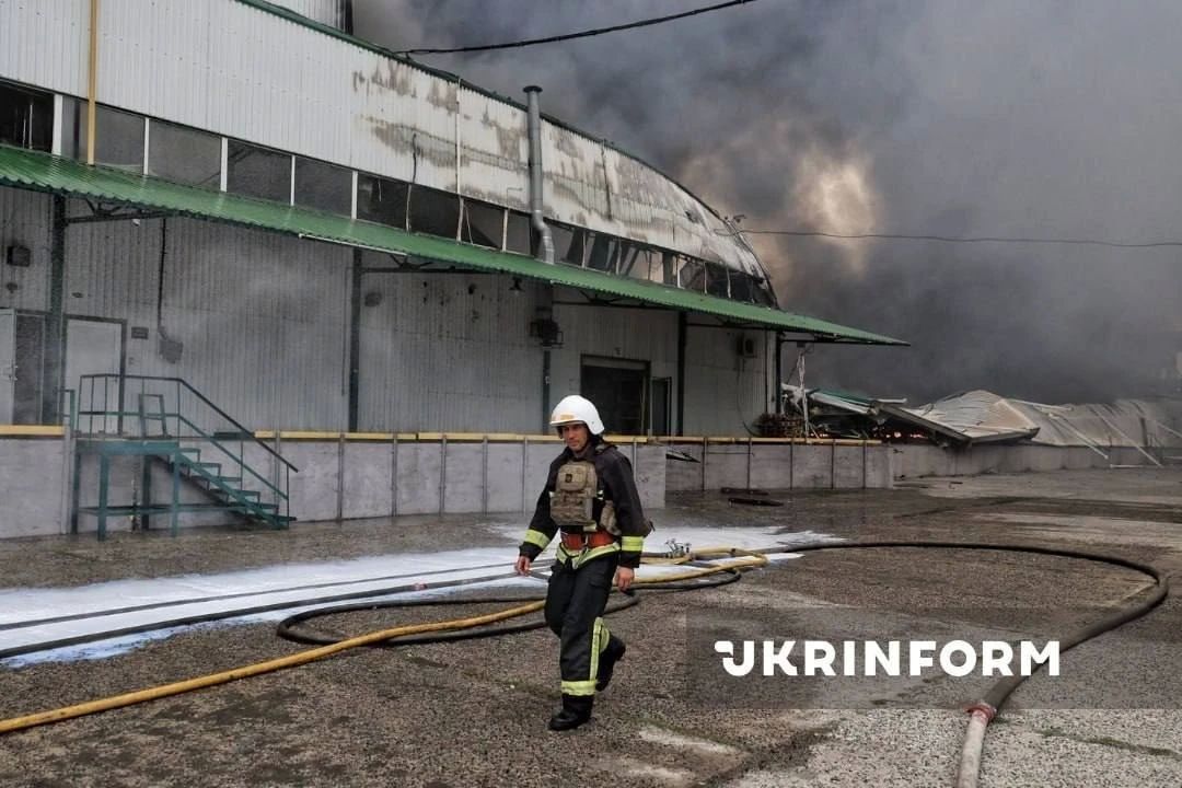Кадры пораженных складов в Бориспольском районе Киевской области Кадры пораженных складов в Бориспольском районе Киевской области