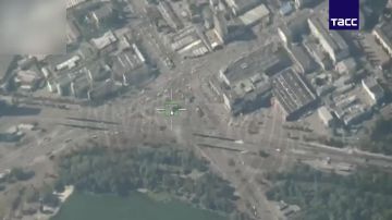 Расчет "Герани" поразил автозаправочную станцию в Киеве, которая активно использовалась командованием ВСУ, сообщает МО РФ