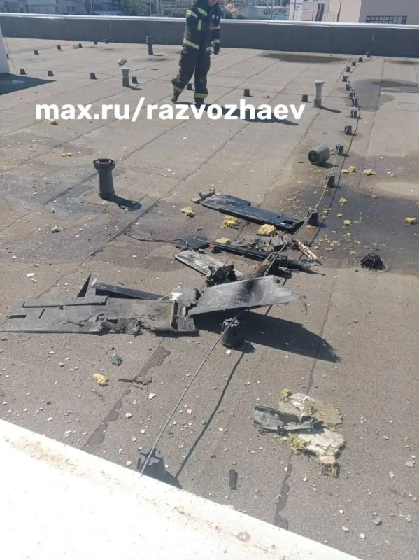 Юлия Витязева: Кадры крыши детского сада, поврежденной в результате атаки БПЛА
