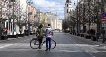 В столице Литвы сорвали флаг Украины