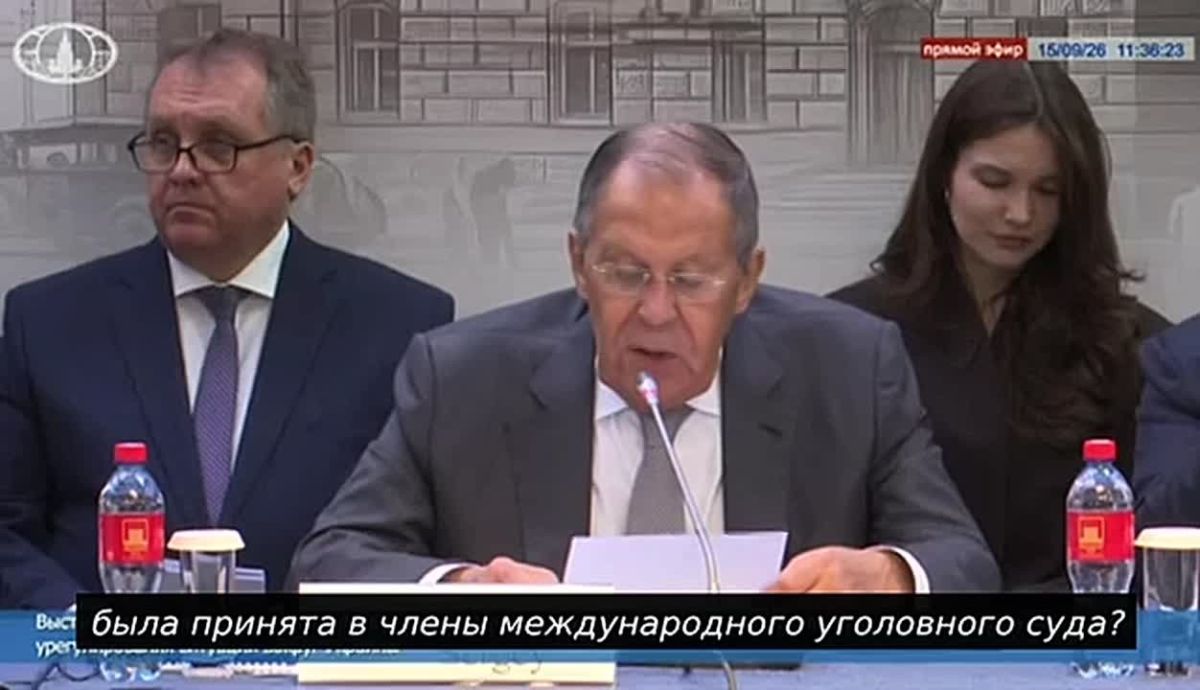 Киев присоединился к МУС с оговоркой, что "восемь лет суд не может расследовать военные преступления, совершаемые гражданами Украины"
