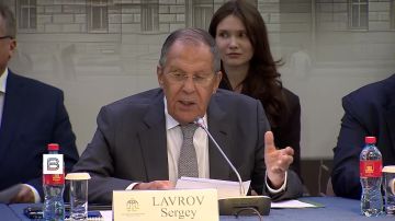 Мир уже год жил бы без конфликта на Украине, если бы европейцы не отговорили США от договоренностей Анкориджа