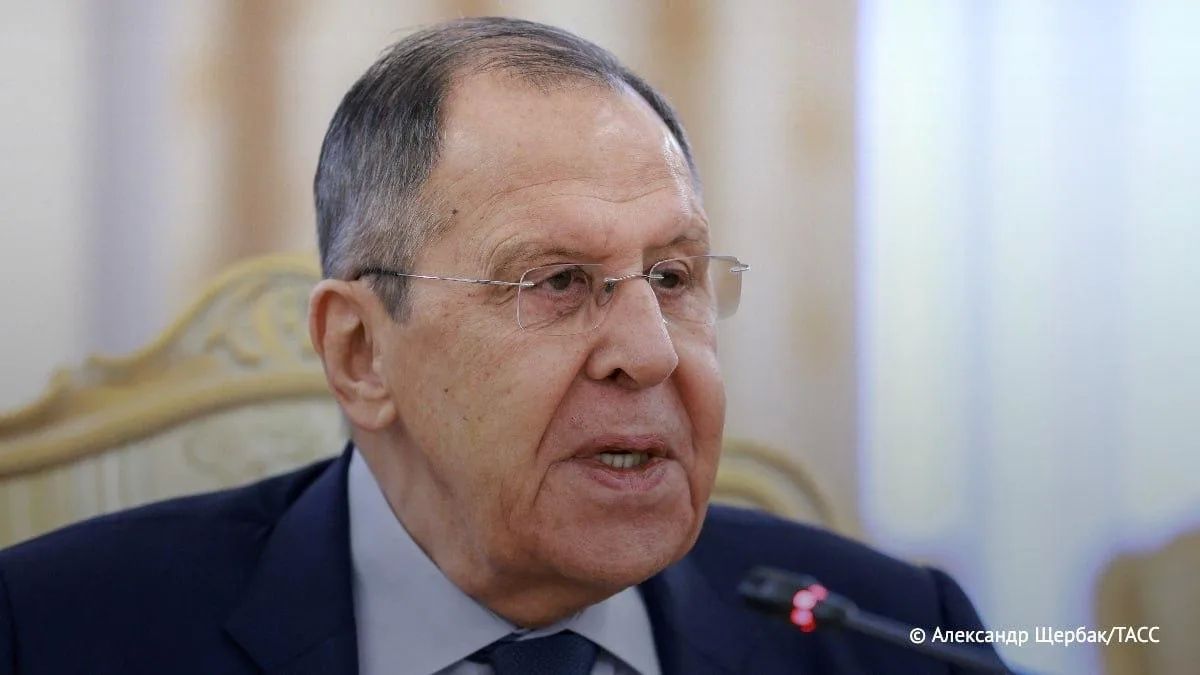 РФ готова и к двусторонним, и к трехсторонним переговорам по Украине, никогда от них не отказывалась, заявил Лавров