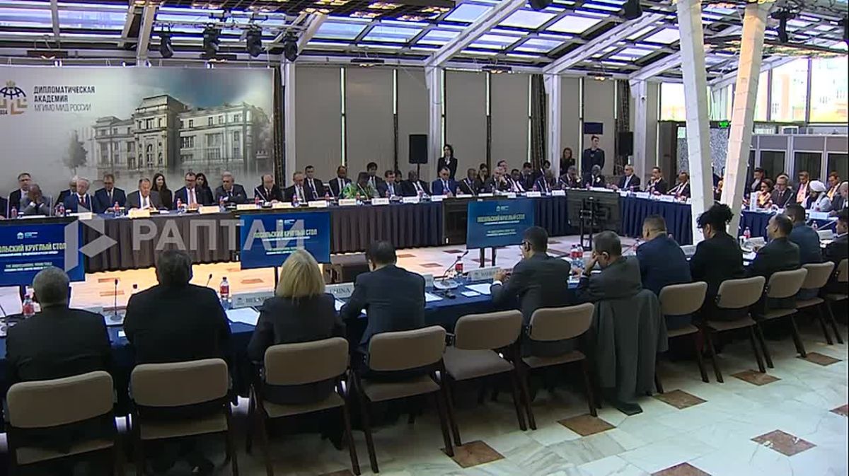 «В ЕС часто говорят, что Украина защищает европейские ценности. Значит, их ценности – это русофобия, запрет русского языка и поддержка нацизма», – Сергей Лавров