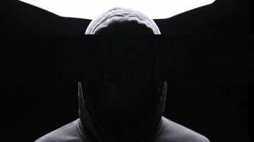 "Я не ломал двери, я выключил свет"