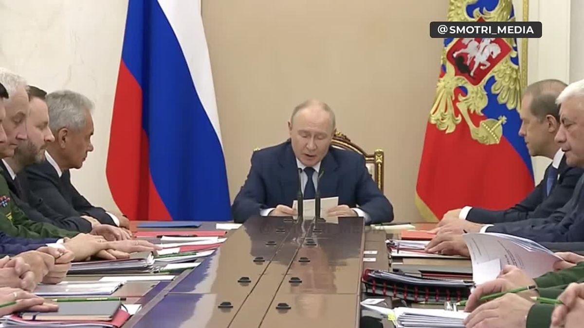 Владимир Путин предложил на заседании Военно-промышленной комиссии обсудить новую госпрограмму вооружений