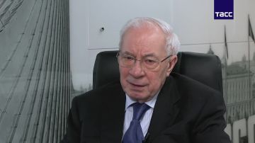 У антикоррупционных органов Украины есть тысяча часов записей на Зеленского и его людей, сообщил ТАСС экс-премьер Украины Азаров