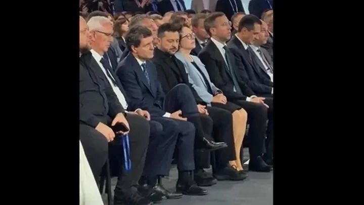 Эдуард Басурин: Кому что, а клоуну интересны носки