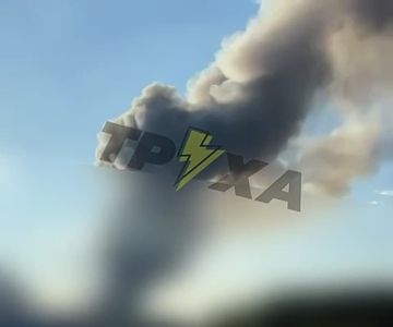Дым поднимается над местом прилета в Киеве