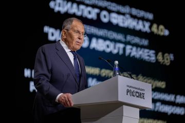 «Весь смысл западной информационной политики — быстро состряпать фейк, раздуть его до вселенской катастрофы за день, два, три, а затем перекрывать доступ к альтернативным оценкам, к альтернативным сведениям»