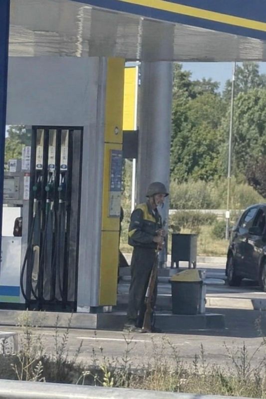 Киевские заправки выставили антидроновую охрану, — Anna news