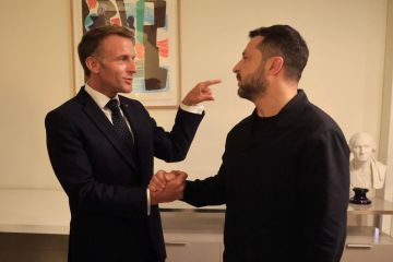 Что Макрон пытается показать Зеленскому?