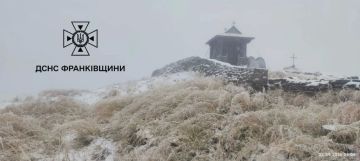 Зима близко. В Карпатах на горе Поп Иван уже выпал снег