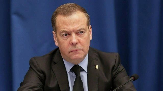 Дмитрий Медведев призвал немцев избавиться от канцлера Мерца, пока он не втянул Германию в войну с Россией