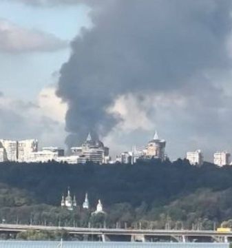 Вид на правый берег Киева сегодня в полдень
