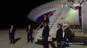 Глава МИД России Сергей Лавров прибыл в Нью-Йорк для участия в мероприятиях Недели высокого уровня 81-й сессии Генеральной Ассамблеи ООН, передает корреспондент РБК