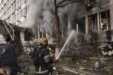 Кадры последствий прилета по дата-центру в Киеве