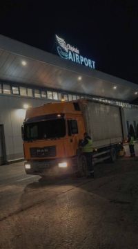 Военный груз "коалиции дронов" для Украины заметили в аэропорту Кишинёва, передает @rusputnikmd_2