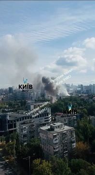 Об очередных ударах БпЛА недалеко от ж/д вокзала в Киеве сообщают паблики
