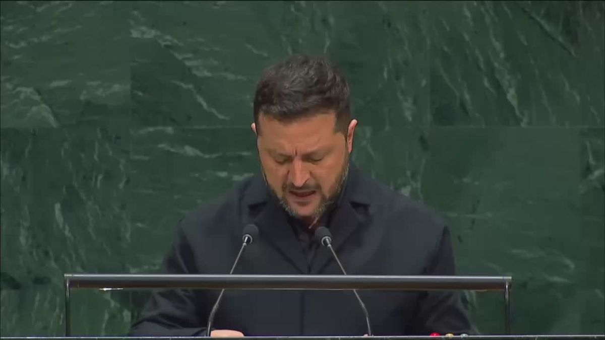 Евгений Лисицын: Зеленский призвал закончить войну, пока на поле боя не начал командовать ИИ