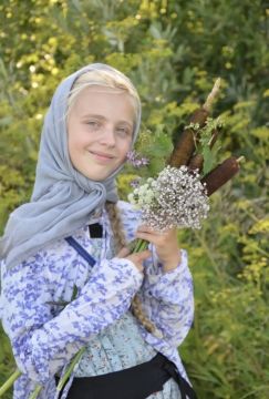 Участники секты "Царская империя", куда увезли 11-летнюю Софию, хотят создать государство Триединая Русь, объединяющее Россию, Белоруссию и Украину, рассказала Zvezdanews член Российской ассоциации центров изучения религий и...