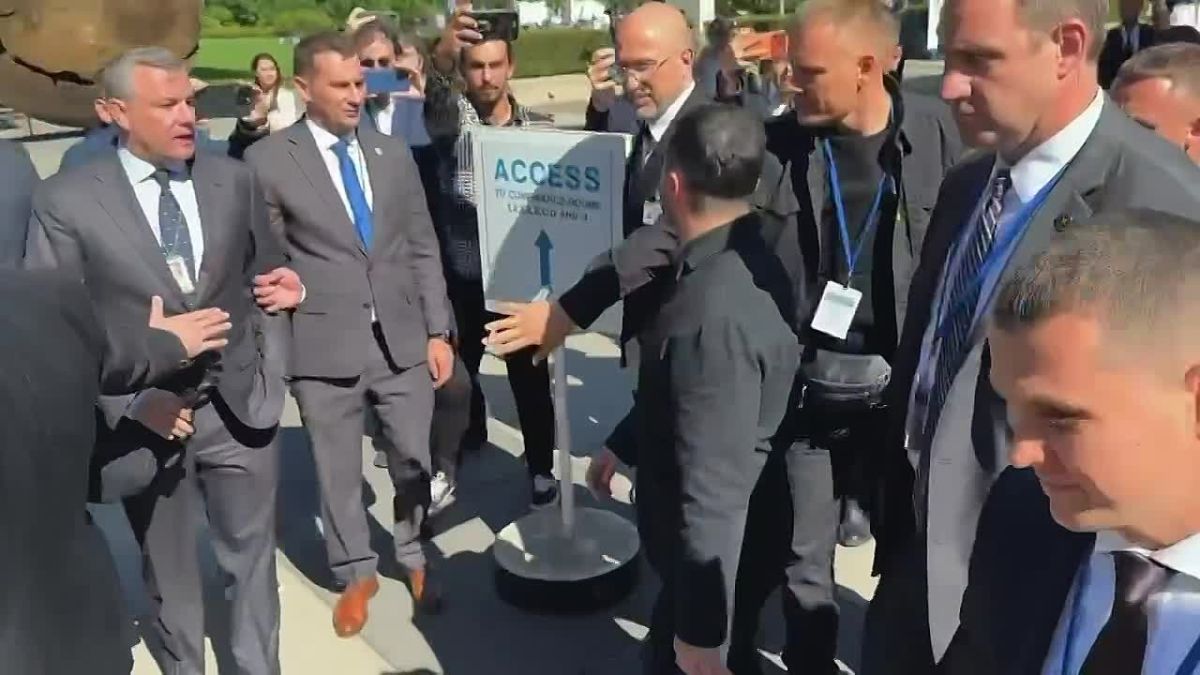 У мовного Зеленского тут же проснулось знание русского языка