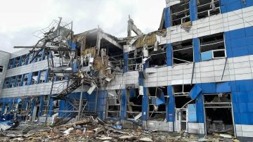 Последствия удара по производственно-складскому комплексу компании «ТК-Домашний текстиль» в Киеве
