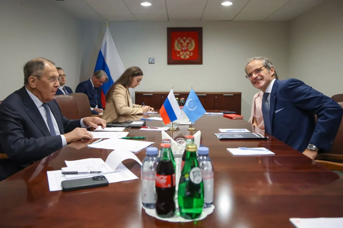 #ГАООН81. 24 сентября в Нью-Йорке «на полях» недели высокого уровня 81-й сессии Генеральной Ассамблеи ООН Министр иностранных дел Российской Федерации С.В.Лавров провёл встречу с Генеральным директором МАГАТЭ Р.Гросси. В... #ГАООН81. 24 сентября в Нью-Йорке «на полях» недели высокого уровня 81-й сессии Генеральной Ассамблеи ООН Министр иностранных дел Российской Федерации С.В.Лавров провёл встречу с Генеральным директором МАГАТЭ Р.Гросси. В...