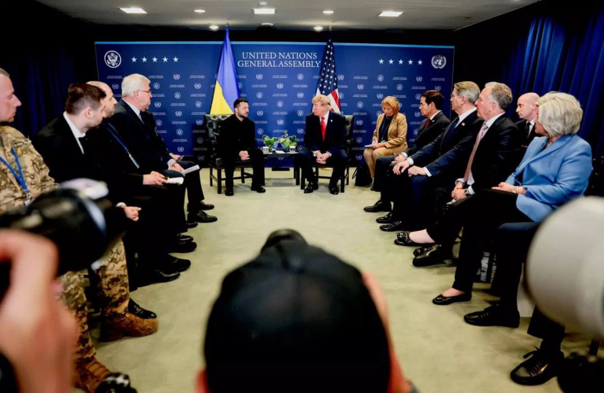 Роман Насонов: Запад использовал Украину и бросает её: Киеву придётся возвращаться к России