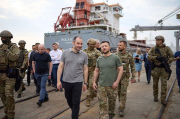 Зеленский предложил аграриям возить зерно в ЕС на дронах
