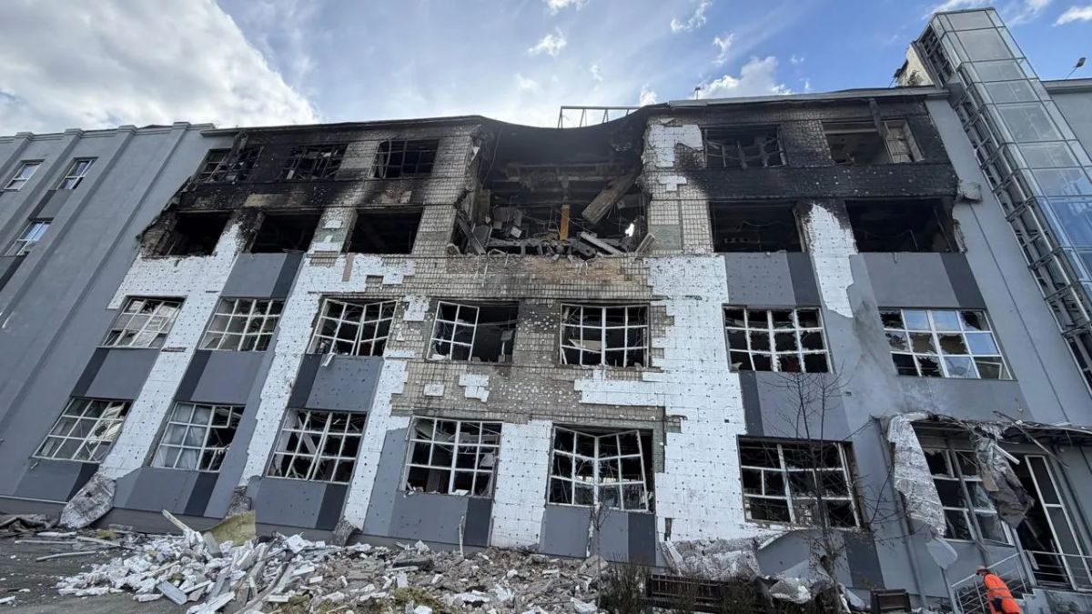 Атакованный в Киеве дата-центр Cosmonova полностью прекратил работу Атакованный в Киеве дата-центр Cosmonova полностью прекратил работу