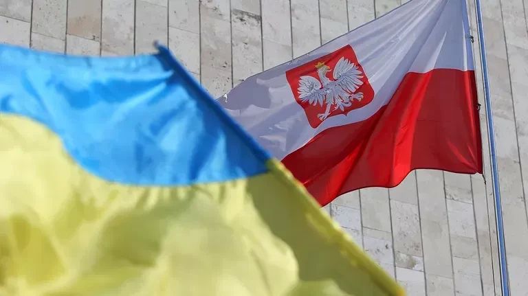 Украинские беженцы в Польше рисуют нацистские символы в общественных местах