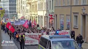 Два майора: Der Krieg wird lange dauern/ Война будет долгой «Ваша война - без нас». В Германии снова массово протестуют школьники и студенты против возвращения воинской повинности