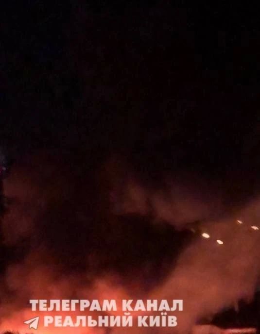 В Киеве начался пожар после прилёта
