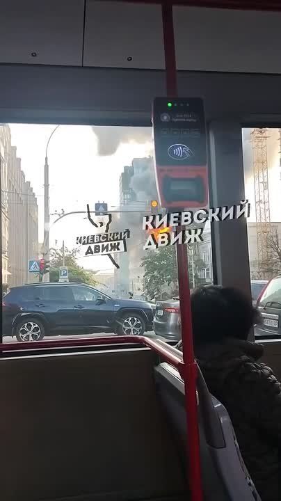 Последствия прилета по зданию «Укртелекома» в Киеве