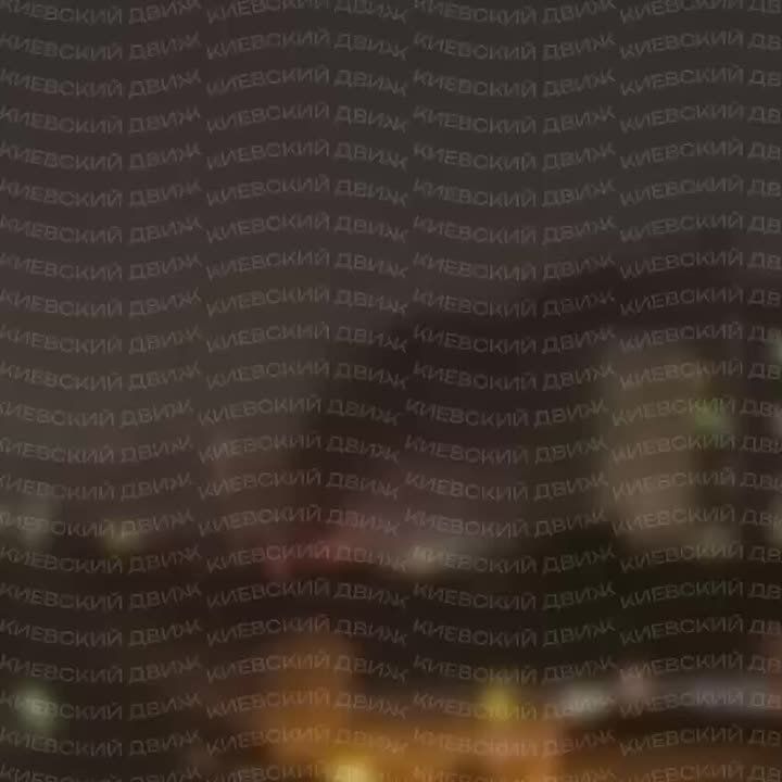 В Киеве горят складские помещения после прилета
