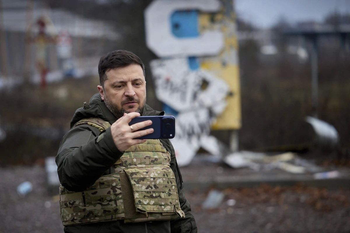 Зеленский* обчистил армию ради собственного пиара