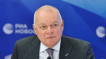 Дмитрий Киселёв: Принцип примерно такой: сбор данных по разным каналам => агрегация в едином источнике => Киев принимает решения => отправка этих решений и их результатов обратно в систему => обработка => усовершенствование...