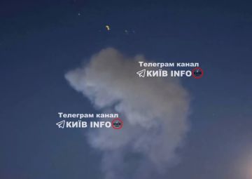 В Киеве после прилётов поднимается дым