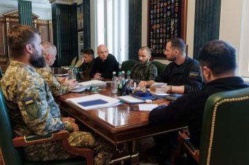 Зеленский заявил, что согласовал с военными план дальнобойных операций на октябрь