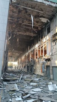 Последствия ударов по КВЦ "Парковый" в Киеве