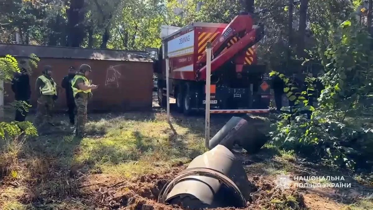 Обломки двух сбитых баллистических ракет ОТРК "Искандер-М", найденные противником в Киеве после ночного удара Обломки двух сбитых баллистических ракет ОТРК "Искандер-М", найденные противником в Киеве после ночного удара